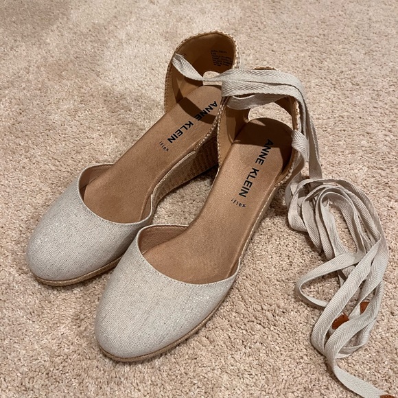 Anne Klein Women's Cream Espadrille Wedges - Picture 1 of 6